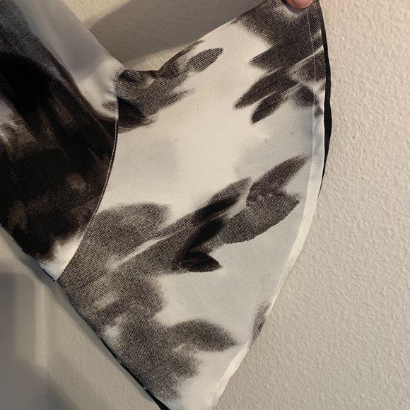 Banana Republic Black & White Digital Print, Flare Sleeve Dress - Picture 5 of 7